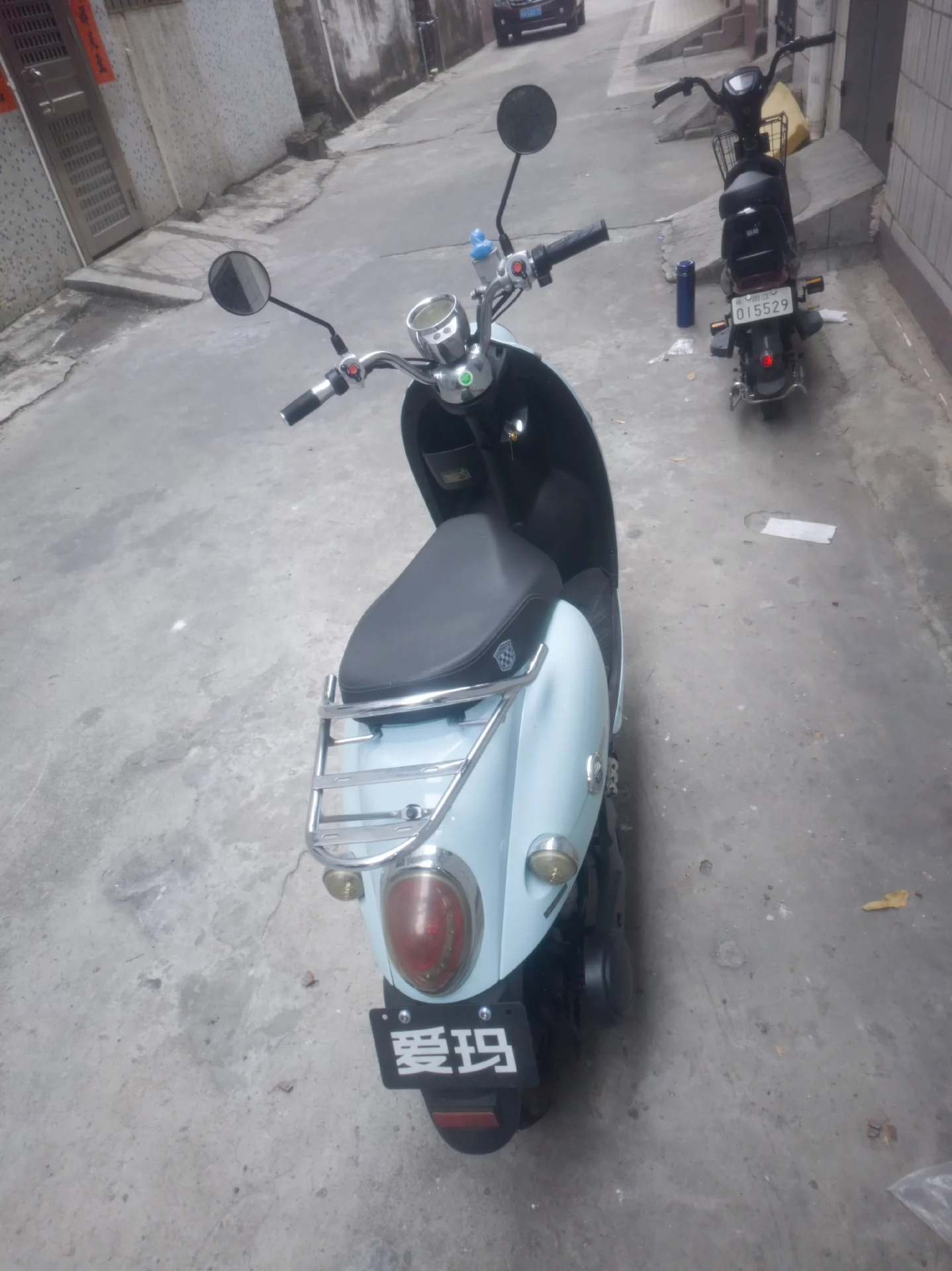 人诚意出售台闲置绿源电动车 成色8.5新 发票己遗失 绝非盗抢车辆 可签转让协议出售 电池一般 续航40公里左右 后面轮胎需要更换 其它一切正常